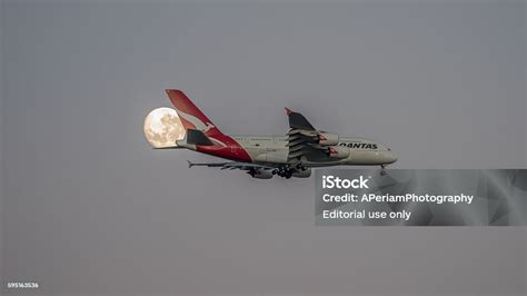 Qantas A380 Approach To Sydney With A Full Moon Stock Photo - Download ...