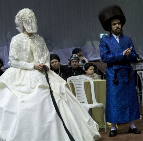 Ultra-Orthodox Jewish bride marries in front of thousands | Jewish ...