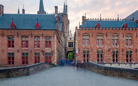 How to get from Brussels to Bruges: train, car or with an excursion