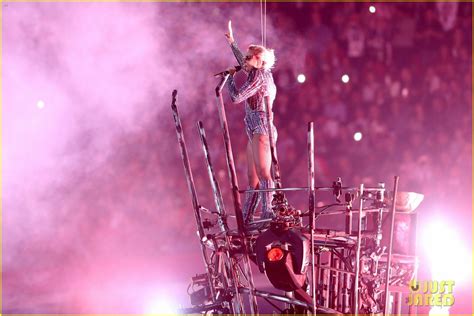 Lady Gaga: Super Bowl Halftime Show 2017 Video - Watch Now!: Photo 3853666 | 2017 Super Bowl ...