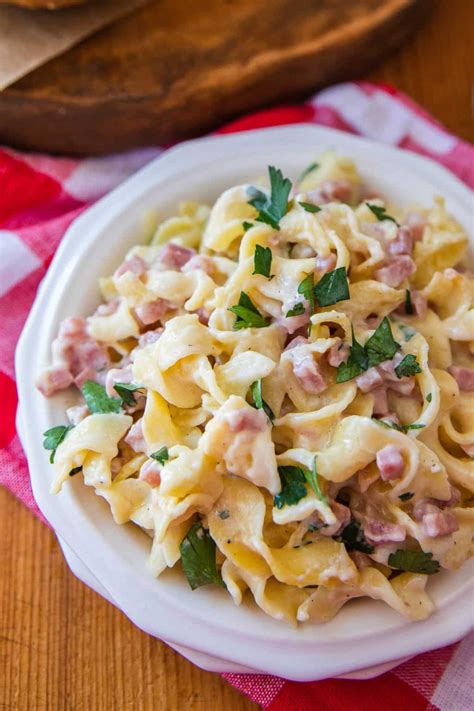 Ham and Noodle Casserole with Leftover Ham - Cozy Delish | Receta | Desayuno, Brunchs, Fideos