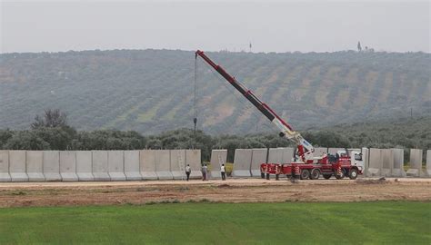 Turkey to complete wall on Syria border by mid-2017, minister says ...