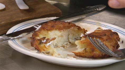 Behind the Hanukkah tradition of latkes - CBS News