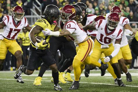 USC Football: Star Ducks Running Back Exits Trojans Matchup With Leg ...