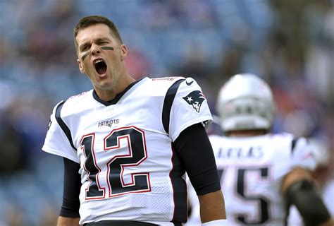 Tom Brady / Tom Brady moves up NFL record book with bounce-back ...