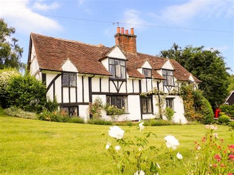 What Is A Tudor Style House? - Tudor House Design Style