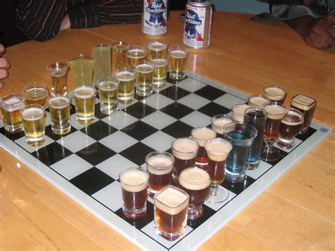 Shot glass Chess Board | Lustige trinkspiele, Trinkspiel party, Party dinge