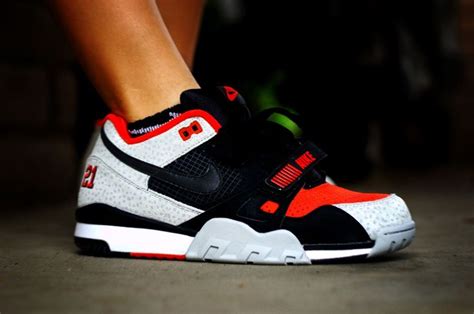 Nike Air Trainer 2 "Barry Sanders" | Sneakers fashion, Mens nike shoes, Sneakers men fashion