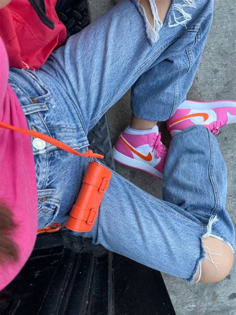 🧡💖 @focusonfede in 2022 | Orange shoes outfit, Orange outfit, Pink ...