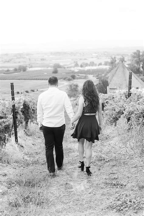 A Ste. Chapelle Winery Engagement Session | Tina Ricketts Photography