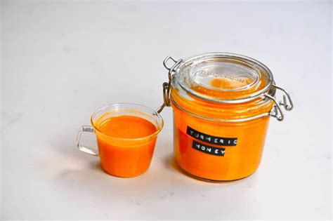 Simple Turmeric Honey Paste (+ Uses) - Alphafoodie