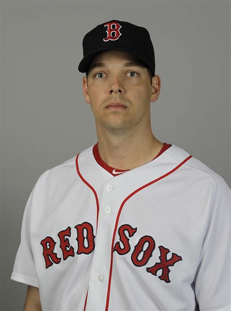 Hill arrives at Red Sox camp following son's death