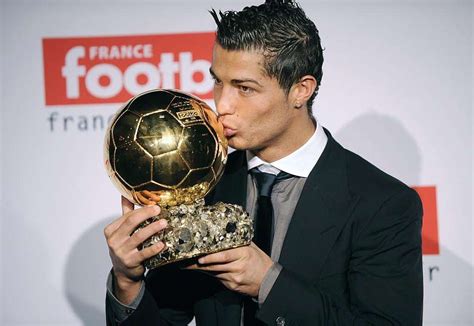 Cr7 Ballon D'or : Cristiano Ronaldo wins the 2017 Ballon d'Or | Daily Mail ... : He also posted ...