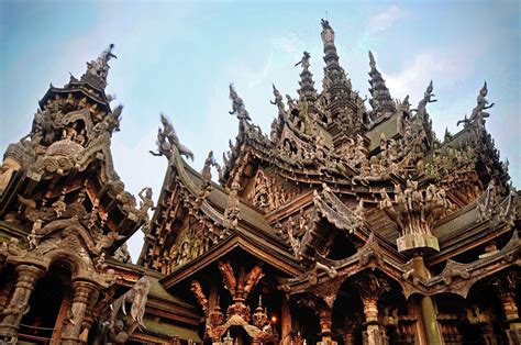 : Wooden Temple of Truth in Pattaya, Thailand Barcelona Cathedral ...