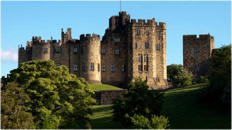 The magnificent Alnwick Castle, Hogwarts School of Magic, Witchcraft and Wizardry in the Harry ...