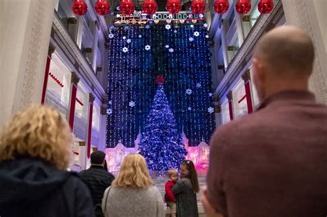 A guide to the Macy's Christmas Light Show and other displays