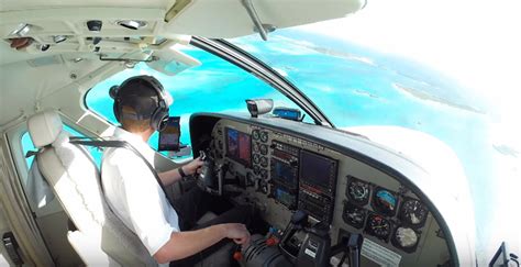 Cockpit view of landing a plane in terrifying crosswinds / Boing Boing