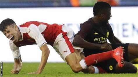 Gabriel: Arsenal defender out for up to eight weeks with ankle injury - BBC Sport