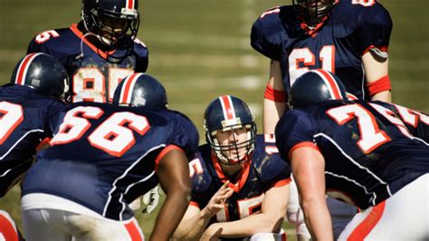 Deaf People Invented the Football Huddle…and Then Stopped Using It | Mental Floss