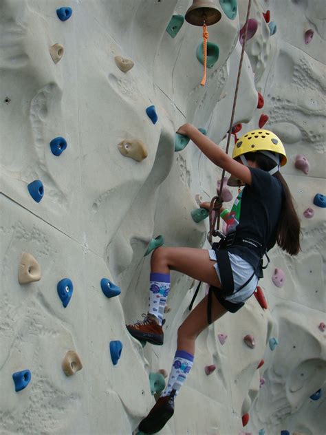 New England Yachad Goes Rock Climbing | JewishBoston