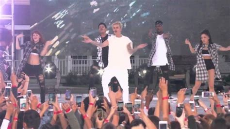 The white pants of Justin Bieber in the YouTube video of his performance Sorry (Live From The ...