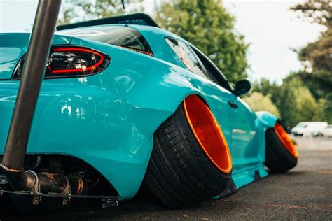 Blue, Camber-Crazy Mazda RX-8 Failing to Climb Onto a Trailer Is Driving People Nuts