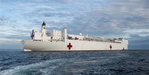 The U.S. Navy hospital ship USNS Mercy. : r/pics