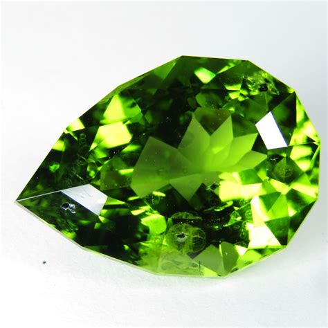 Leo Birthstone Guide: Lucky Gems and Their Meanings