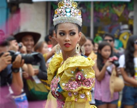 7 Beautiful Sinulog Dancers 2014 - Cebu Image