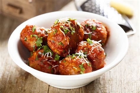 Traditional Italian Beef Meatballs Recipe | Sauder's Eggs