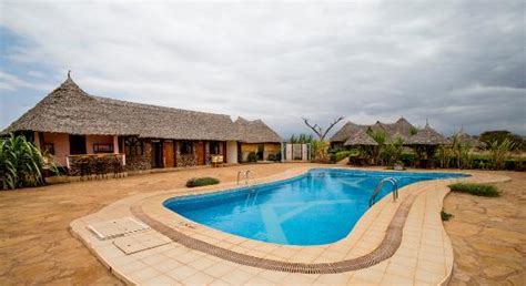 AA Lodge Amboseli - UPDATED 2017 Reviews, Photos & Price Comparison (Amboseli National Park ...