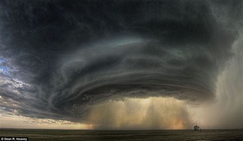 Jaw-dropping image of enormous 'supercell' cloud in Glasgow, Montana ...