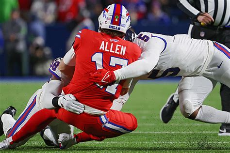 Josh Allen's Injury Has Buffalo Bills Fans Worried