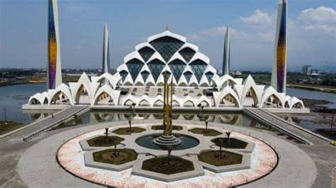 Lokasi & Cara ke Masjid Al-Jabbar Naik Kendaraan Umum