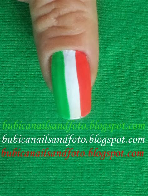 simple nails: 611 Italian flag nails , Italia nails ;Italian nail art