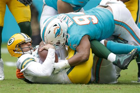 Miami Dolphins News: While His Peers Are Holding Out, Christian Wilkins ...