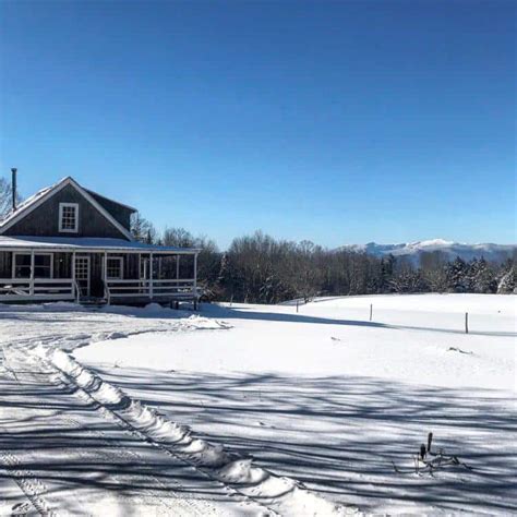 17 Enchanting Winter Cabins in Vermont for Skiers + Cozy Tips 2024