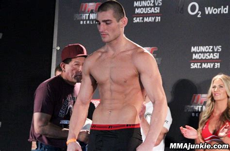 UFC Fight Night 41 results: Sean Strickland shocks Luke Barnatt with ...