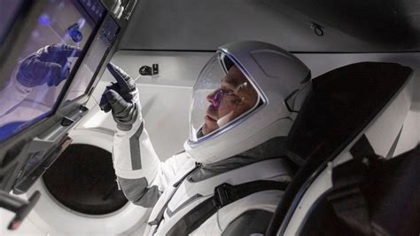 NASA Astronauts Wake Up, Prep SpaceX Crew Dragon For Splashdown