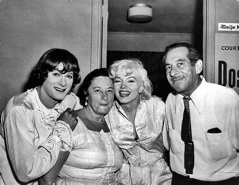 Marilyn 💘 on Instagram: “Marilyn with Tony Curtis and his parents. # ...