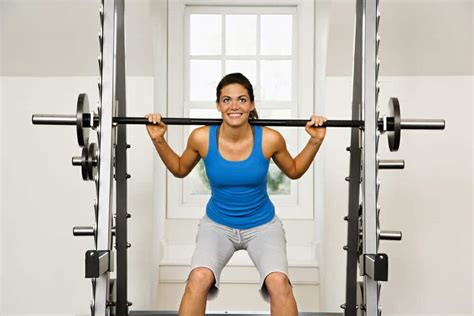 6 Reasons Females Should Lift Weights & weight lifting for women