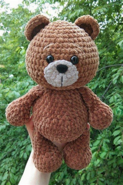 Crochet plush bear free pattern | Amiguroom Toys | Häkelbär, Kostenlose muster, Tier häkeln ...