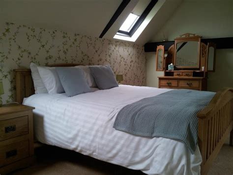 THE THREE HORSESHOES - Updated 2019 B&B Reviews (Briston, England ...