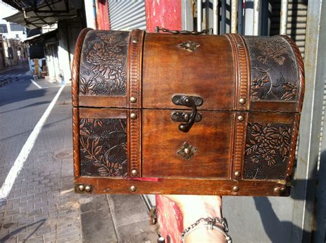 Free Images : table, wood, antique, trunk, box, furniture, chest, baggage, man made object ...