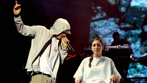 Incredibly Generous: Eminem Invited A Dying Fan Onstage And Straight Up Demolished Her With His ...