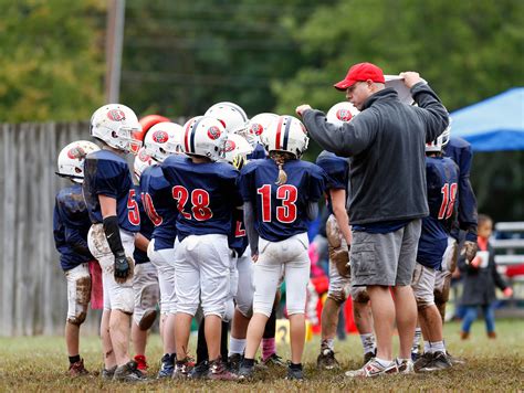 Girl breaks Catholic football league barrier | USA TODAY High School Sports