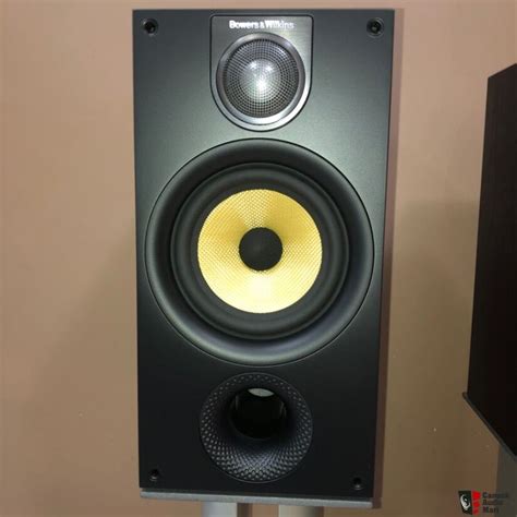 Bowers & Wilkins 686 S2 Speakers Photo #4089316 - Canuck Audio Mart