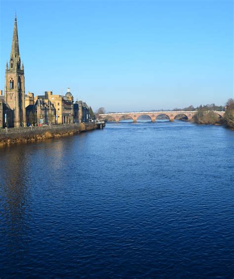 Tour Scotland Photographs: Tour Scotland Photographs River Tay Perth Perthshire February 3rd