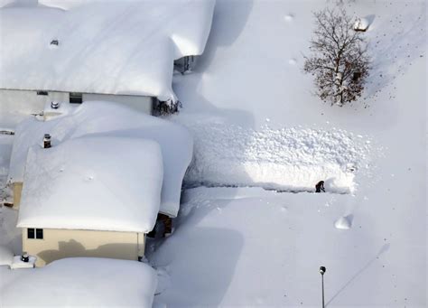 Bilderstrecke zu: Buffalo steuert wegen Schneemassen auf Schneerekord ...