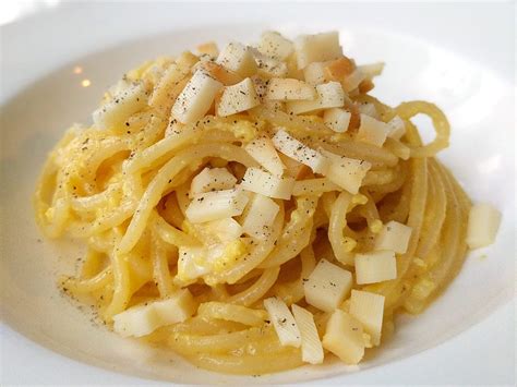 Egg and Smoked Scamorza Pasta - A Carbonara-Inspired Vegetarian Dish